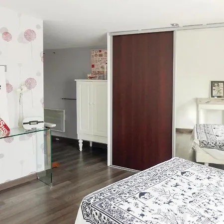 2 Bedroom Awesome In Appartement